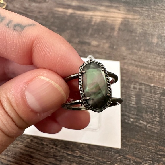 Kendra Scott Elyse Double Band Ring in Gunmetal with Black Mother of Pearl sz7-8 - Picture 5 of 16